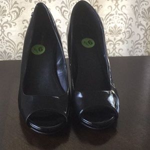 Black peep toe pumps